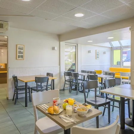 Combault Hotell 2*