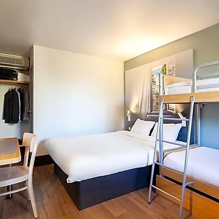 Combault Hotel 2*