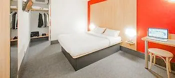Combault Hotel