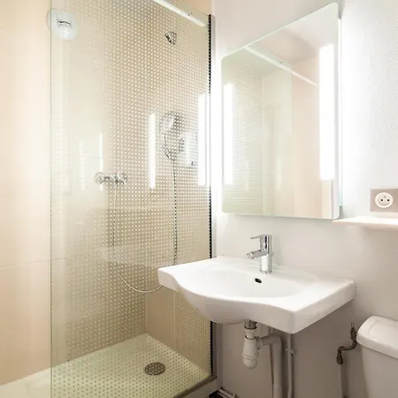 Combault Hotel 2*