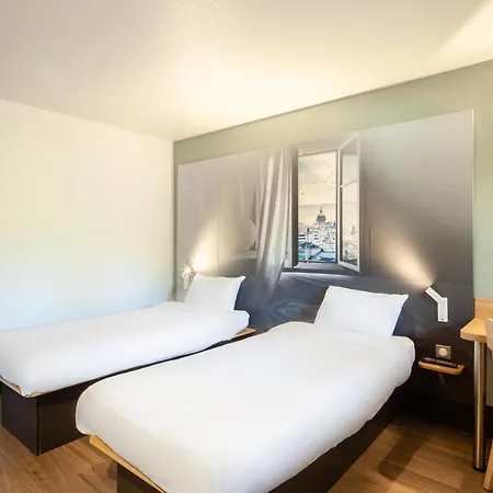 Combault Hotel 2*