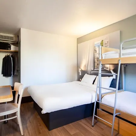 Combault Hotel 2*